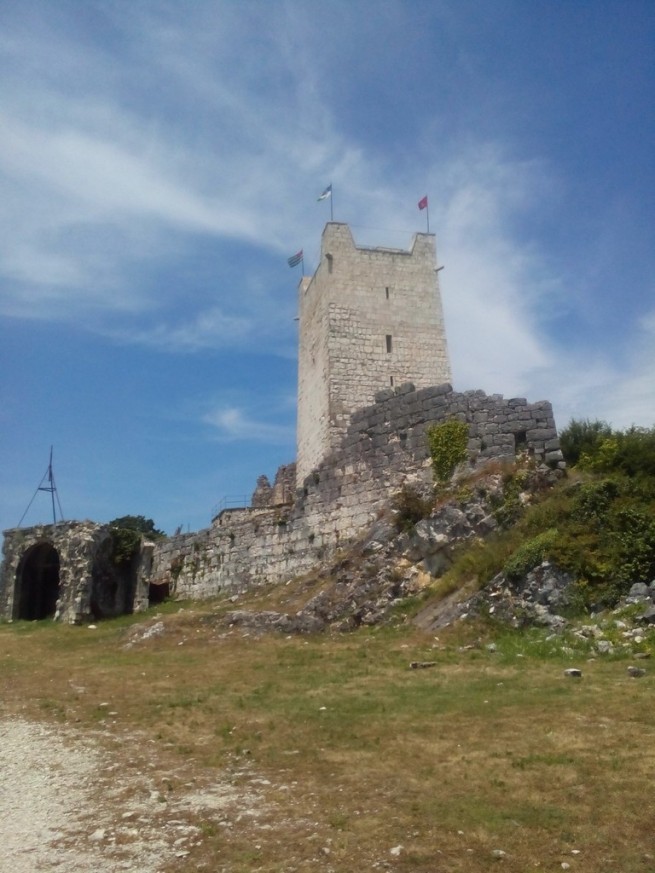 Восстановленая башня Анакопийской крепости